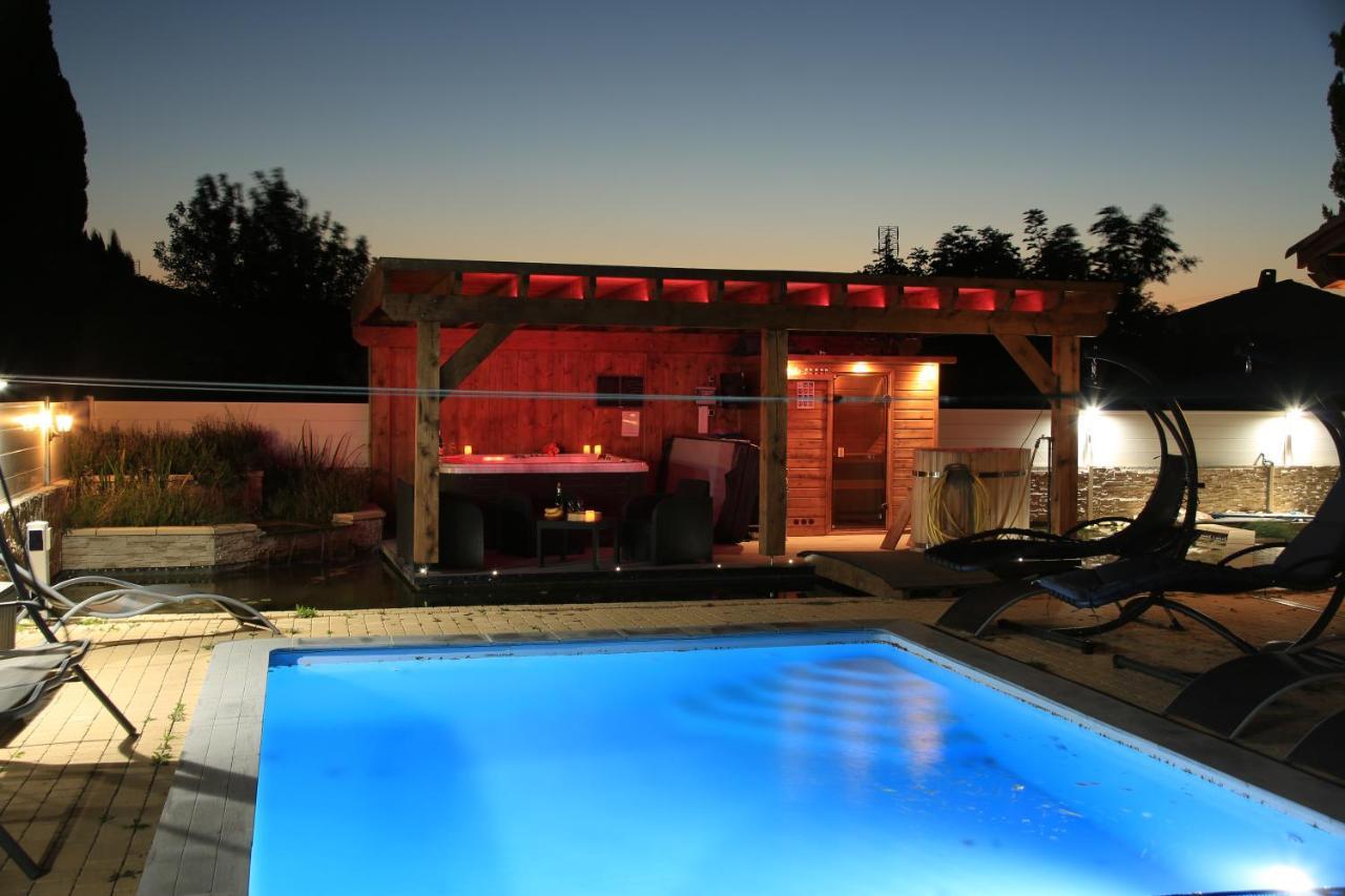 Chalet Mont Ventoux Et Chalet Vip Camaret-sur-Aigues Exterior foto