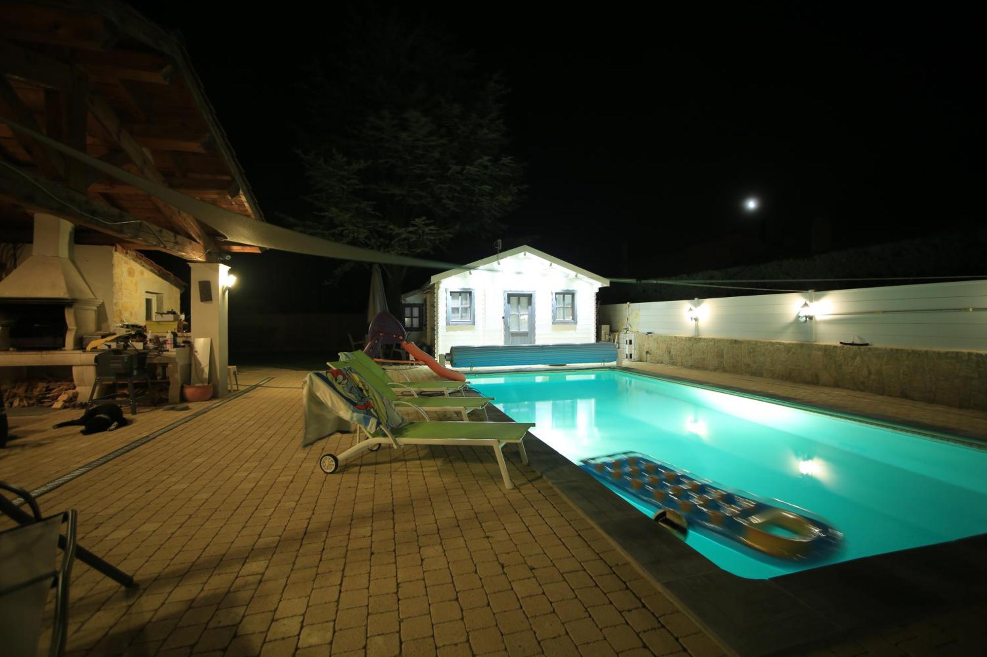 Chalet Mont Ventoux Et Chalet Vip Camaret-sur-Aigues Zimmer foto